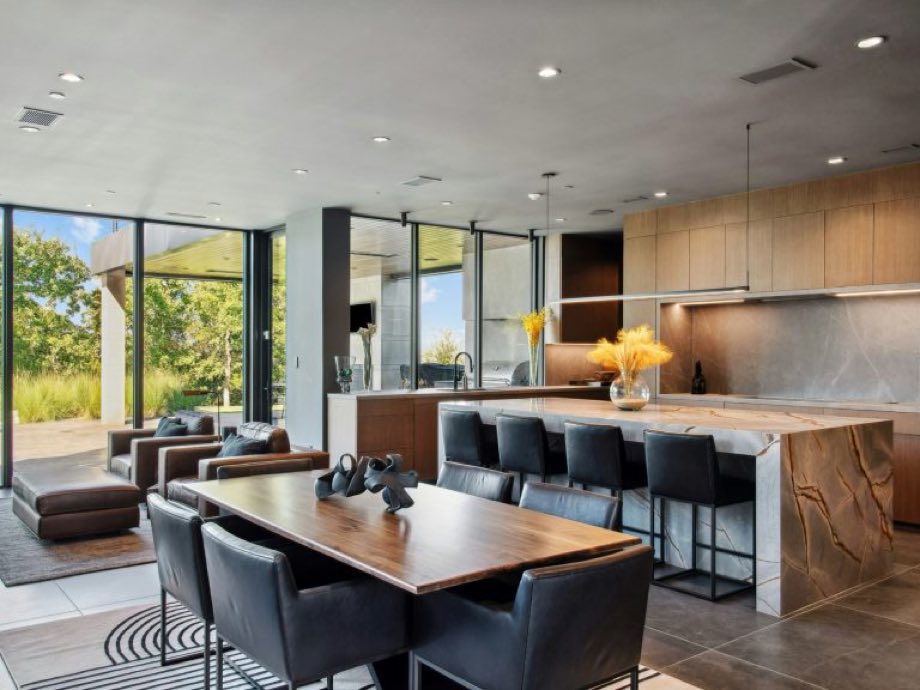 Modern open-plan kitchen
