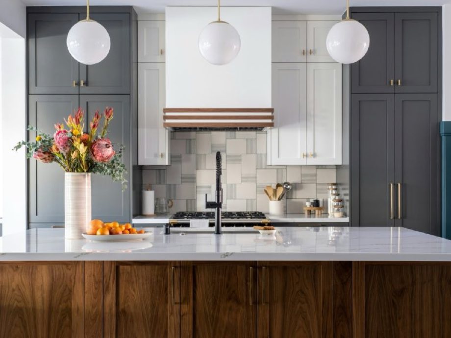 Two-tone Shaker kitchen