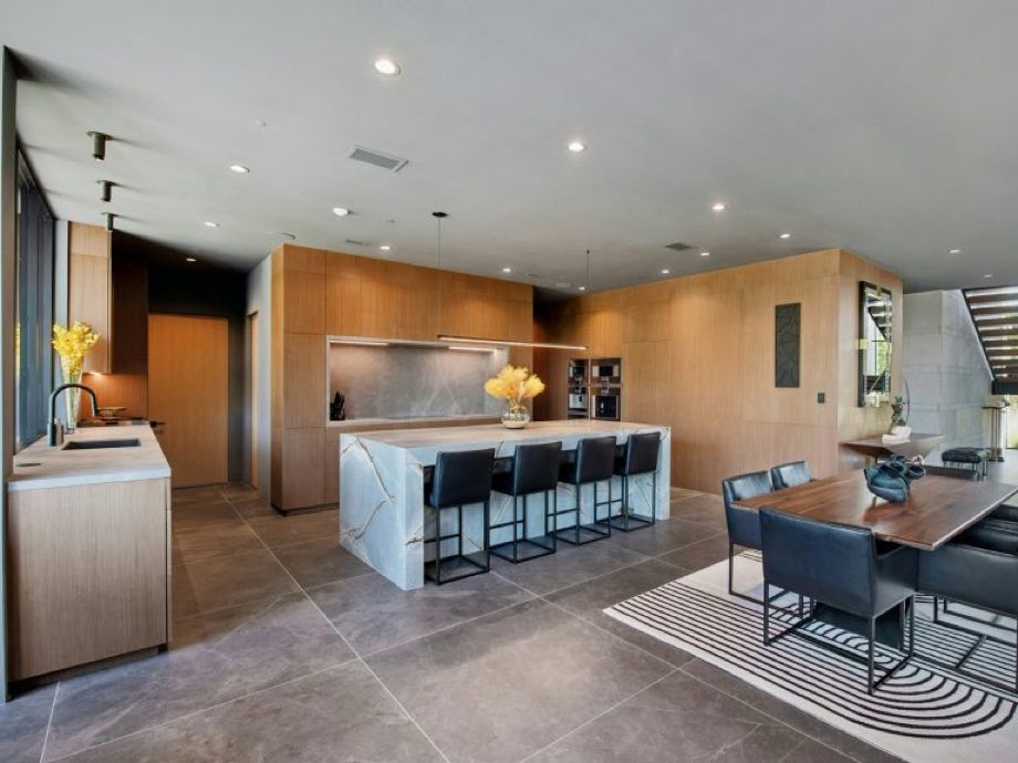 Modern open-plan kitchen